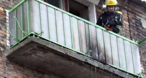 У квартирі по проспекту Перемоги загорілись матраци. Рятувальники пожежу ліквідували (відео) У квартирі по проспекту Перемоги загорілись матраци. Рятувальники пожежу ліквідували (відео)