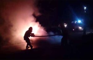 В центрі міста згорів легковий автомобіль! В центрі міста згорів легковий автомобіль!