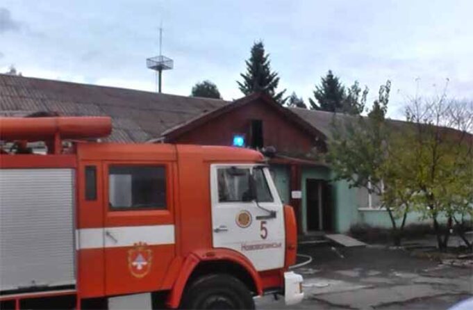 У Нововолинську рятувальники гасили пожежу в сервісному центрі МВС У Нововолинську рятувальники гасили пожежу в сервісному центрі МВС