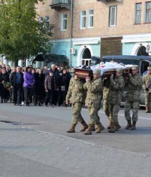 Нововолинськ попрощався із загиблим під Станицею Луганською бійцем