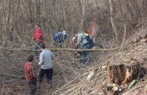 У Жовтневому наводили порядок вздовж в”їзної дороги У Жовтневому наводили порядок вздовж в"їзної дороги