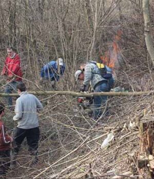 У Жовтневому наводили порядок вздовж в"їзної дороги