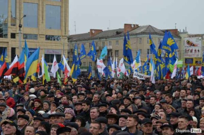 Олег Тягнибок: “Національна мобілізація визволить Україну з-під ярма антиукраїнської комуно-олігархічної системи” Олег Тягнибок: "Національна мобілізація визволить Україну з-під ярма антиукраїнської комуно-олігархічної системи"