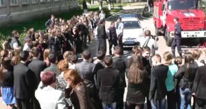 Нововолинські міліціонери та рятувальники розповіли учням 2-ї школи про свою роботу Нововолинські міліціонери та рятувальники розповіли учням 2-ї школи про свою роботу