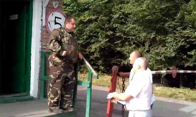 Профспілчан не пускають на шахту “Бужанську” у присутності поліції, яка бездіє Профспілчан не пускають на шахту “Бужанську” у присутності поліції