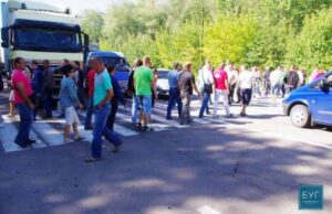 Нововолинські шахтарі знову вийшли на акцію протесту біля річки Західний Буг Нововолинські шахтарі знову вийшли на акцію протесту біля річки Західний Буг