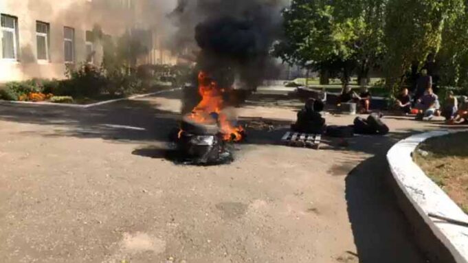 Біля ДП «Волиньвугілля» горіли шини. Триває 10-й день протестів шахтарів! Біля ДП «Волиньвугілля» горіли шини. Триває 10-й день протестів шахтарів!