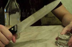 У Нововолинську поліцейські встановили зловмисника, який поранив знайомого ножем! У Нововолинську поліцейські встановили зловмисника