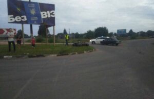 ДТП біля АЗС «ОККО»: водія на скутері госпіталізовано (Фото) ДТП біля АЗС «ОККО»: водія на скутері госпіталізовано (Фото)