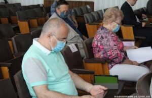 Нововолинські депутати знову просять Київ «докинути» грошей у міський бюджет через коронакризу Нововолинські депутати знову просять Київ «докинути» грошей у міський бюджет через коронакризу