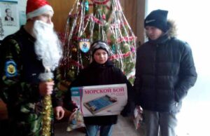 Подарунки для дітей бійців полку “Азов” Подарунки для дітей бійців полку "Азов"