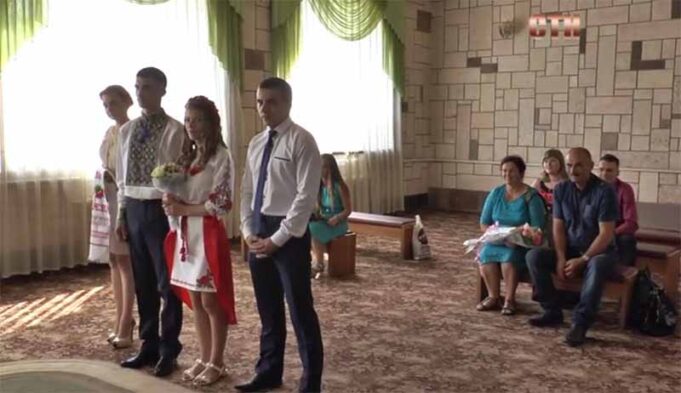 У Нововолинську одружилась перша пара, котра подала заявку онлайн У Нововолинську одружилась перша пара
