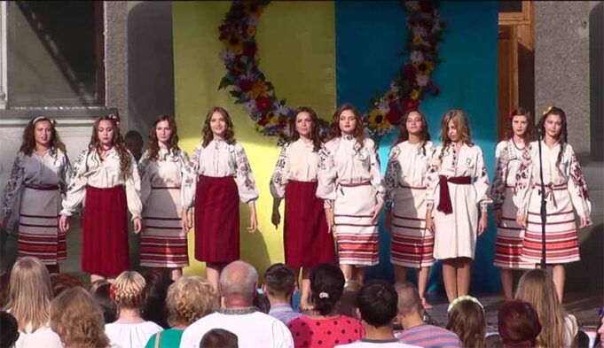 Свято краси «Українська врода» – міс Нововолинська 2015 (відеорепортаж) Свято краси «Українська врода» - міс Нововолинська 2015 (відеорепортаж)