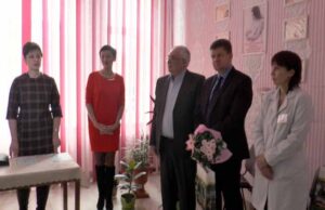 Урочисте вручення свідоцтв про народження в акушерсько-гінекологічному відділенні Нововолинської центральної міської лікарні Урочисте вручення свідоцтв про народження в акушерсько-гінекологічному відділенні Нововолинської центральної міської лікарні