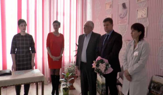 Урочисте вручення свідоцтв про народження в акушерсько-гінекологічному відділенні Нововолинської центральної міської лікарні Урочисте вручення свідоцтв про народження в акушерсько-гінекологічному відділенні Нововолинської центральної міської лікарні