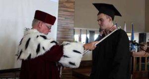 Волинські студенти заробляють тисячі євро в ЄС Волинські студенти заробляють тисячі євро в ЄС