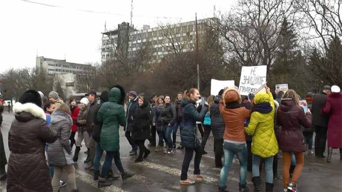 Освітяни перекрили автодорогу «Р15 Ковель – Жовква» в Нововолинську! Освітяни перекрили автодорогу «Р15 Ковель - Жовква» в Нововолинську!
