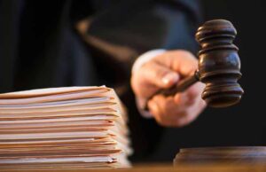 У Луцькому суді розглядали справу в якій звинувачують посадовців ДФС у вимаганні від фіндиректора КроноспанUA... У Луцькому суді розглядали справу в якій звинувачують посадовців ДФС у вимаганні від фіндиректора КроноспанUA неправомірної вигоди