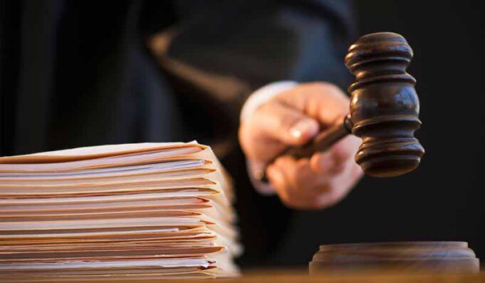 У Луцькому суді розглядали справу в якій звинувачують посадовців ДФС у вимаганні від фіндиректора КроноспанUA... У Луцькому суді розглядали справу в якій звинувачують посадовців ДФС у вимаганні від фіндиректора КроноспанUA неправомірної вигоди