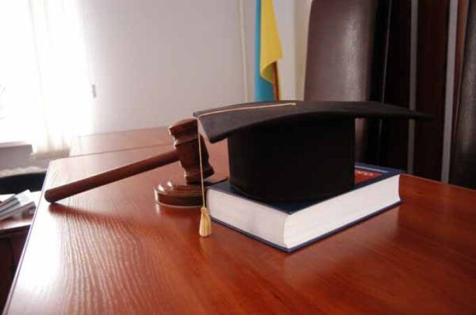 Зароблені зарплати “вибивають” через суд Зароблені зарплати "вибивають" через суд