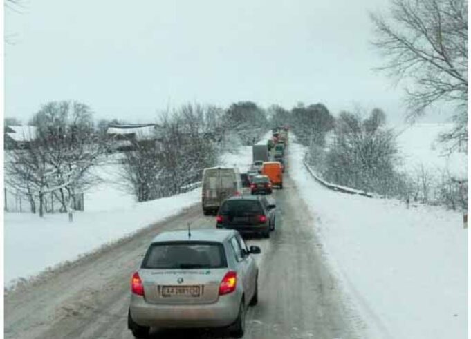 В Суходолах та на Дігтівському пагорбі автомобільний колапс! В Суходолах та на Дігтівському пагорбі автомобільний колапс!