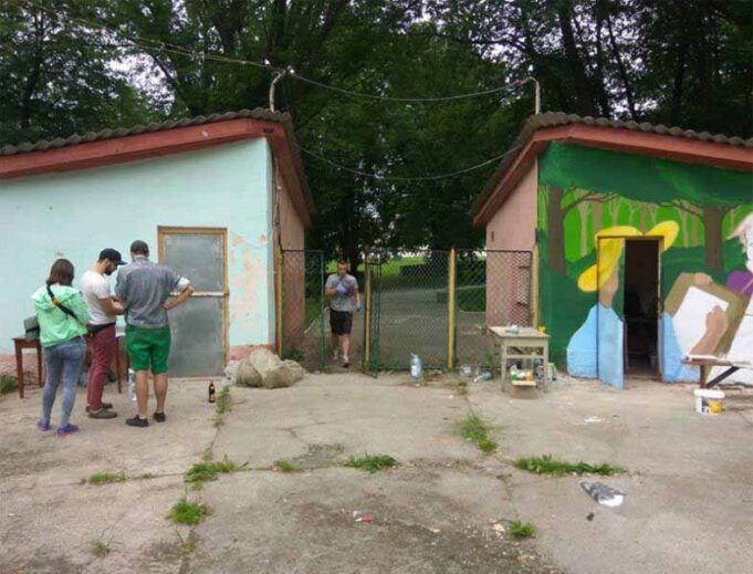 Старий танцмайданчик в центральному парку перетворюється на вільний простір для відпочинку Старий танцмайданчик в центральному парку перетворюється на вільний простір для відпочинку