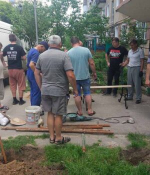 Акція «Чистий двір»! У містах Прибужжя відбуваються толоки