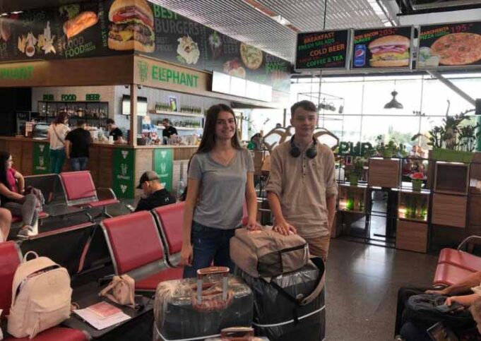 Андрій Торчило вилетів до Нью-Йорку на безкоштовне навчання, а його сестрі не видали візу Андрій Торчило вилетів до Нью-Йорку на безкоштовне навчання