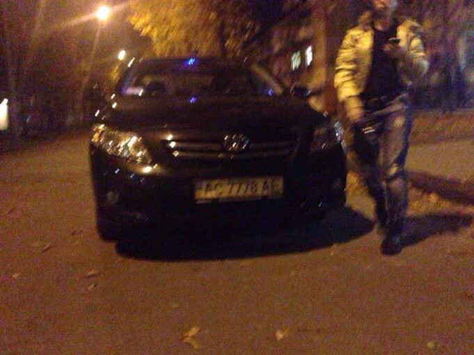 Парковка на 100-метрівці Парковка на 100-метрівці
