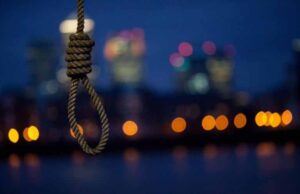 Син зберігав півтора місяця труп повішеної матері у ванній Син зберігав півтора місяця труп повішеної матері у ванній