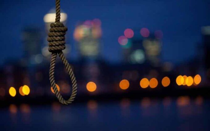 Син зберігав півтора місяця труп повішеної матері у ванній Син зберігав півтора місяця труп повішеної матері у ванній