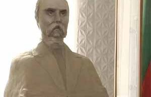 У Нововолинській школі урочисто відкрили погруддя Кобзаря У Нововолинській школі урочисто відкрили погруддя Кобзаря