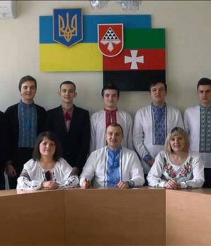 Учні загальноосвітніх шкіл вітають жінок з 8 Березня (відео)