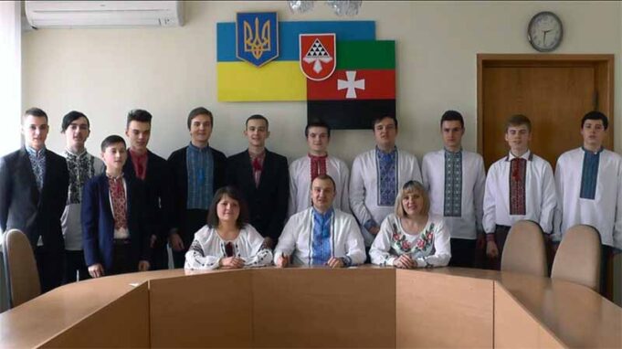 Учні загальноосвітніх шкіл вітають жінок з 8 Березня (відео) Учні загальноосвітніх шкіл вітають жінок з 8 Березня (відео)