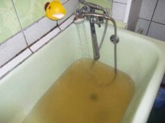 Працівники СЕС взяли проби води з водогону Працівники СЕС взяли проби води з водогону