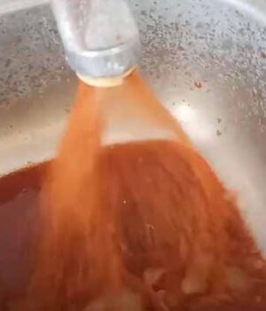 vodavodokanal Ранковий сюрприз із кранів від водоканалу отримали мешканці вулиці Нововолинської