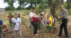 Жителі Волновахи вшанували пам’ять загиблих українських бійців Жителі Волновахи вшанували пам'ять загиблих українських бійців