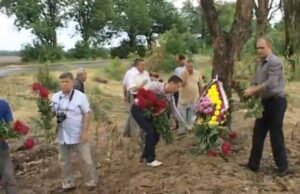 Жителі Волновахи вшанували пам’ять загиблих українських бійців Жителі Волновахи вшанували пам'ять загиблих українських бійців