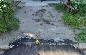 Горе-асфальт на Грушевського у Нововолинську поклав бракороб Коптюк Горе-асфальт на Грушевського у Нововолинську поклав бракороб Коптюк