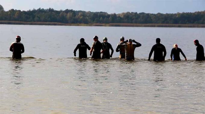 Гузь та Палиця, пропагуючи здоровий спосіб життя, подолали вплав Велике Згоранське озеро (відео) Гузь та Палиця