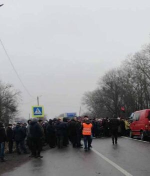 Мешканці Зарічанської ОТГ блокують рух на трасі Володимир-Волинський-Нововолинськ