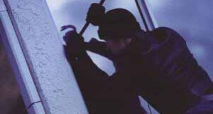 Домушник виніс з квартири 30 тисяч гривень! Домушник виніс з квартири 30 тисяч гривень!