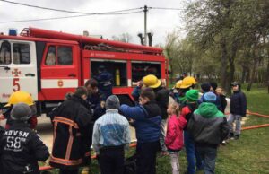 Рятувальники провели показові заняття для учнів Нововолинської спеціалізованої загальноосвітньої школи №9 Рятувальники провели показові заняття для учнів Нововолинської спеціалізованої загальноосвітньої школи №9