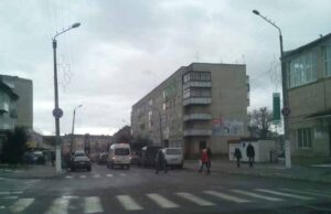 Нові знаки «Зупинка заборонена» з’явились на проспекті Перемоги в центрі міста Нові знаки «Зупинка заборонена» з'явились на проспекті Перемоги в центрі міста