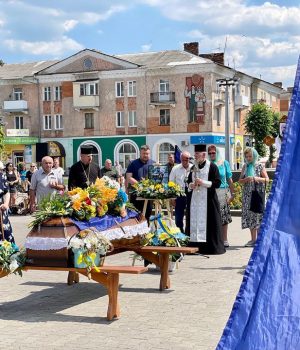 Нововолинська-громада-прощалася-з-Героєм-Олександром-Лисицею