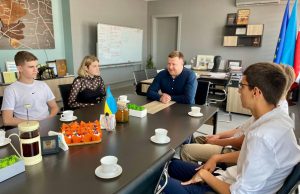 Міський голова вручив премії випускникам, які склали НМТ на 200 балів Міський-голова-вручив-премії-випускникам,-які-склали-НМТ-на-200-балів