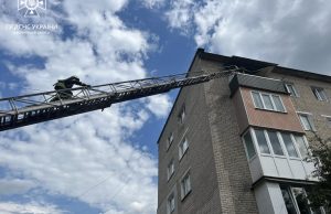 Нововолинські рятувальники ліквідували пожежу в квартирі п’ятиповерхівки та евакуювали 15 мешканців Нововолинські-рятувальники-ліквідували-пожежу-в-квартирі-п’ятиповерхівки-та-евакуювали-15-мешканців