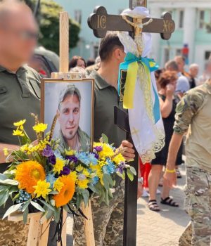 Нововолинська-громада-назавжди-попрощалася-із-Захисником-Антоном-Криловим