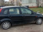 Машина Ford fiesta 5