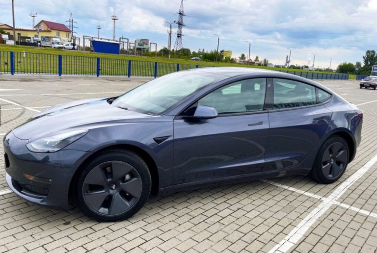 Продам Tesla Model 3 2021